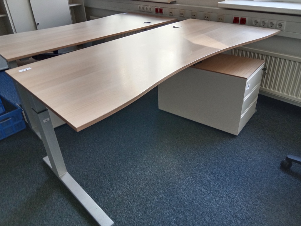 Schreibtisch geschwungen, h&ouml;henverstellbar, Ma&szlig;e: L 180 x B 90 cm