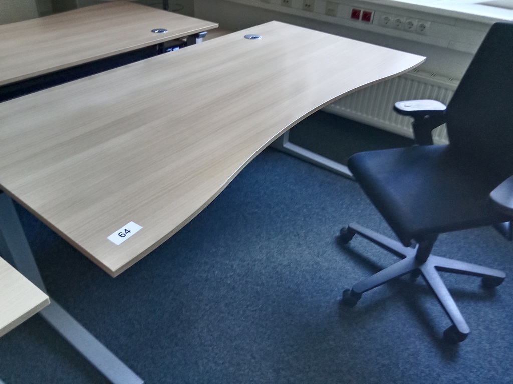 Schreibtisch geschwungen, h&ouml;henverstellbar, Ma&szlig;e: L 180 x B 90 cm?d=2026-09-02 17:22:35