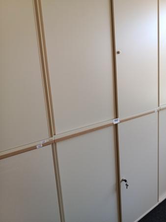BENE Aktenschrank, 6 Ordnerhöhen, 2teilig, bestehend aus Ober- und Unterschrank, Maße gesamt ca. B 120 x T 44 x H 226 cm BENE Aktenschrank, 6 Ordnerhöhen, 2teilig, bestehend aus Ober- und Unterschrank, Maße gesamt ca. B 120 x T 44 x H 226 cm