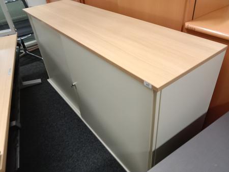 BENE Aktenschrank, 2 Ordnerhöhen, Maße B 160 x T 44 x H 83 cm BENE Aktenschrank, 2 Ordnerhöhen, Maße B 160 x T 44 x H 83 cm