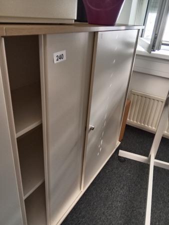 BENE Aktenschrank, 3 Ordnerhöhen, Maße B 120 x T 44 x H 113 cm BENE Aktenschrank, 3 Ordnerhöhen, Maße B 120 x T 44 x H 113 cm