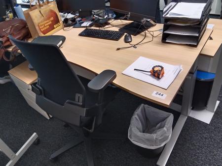 Schreibtisch geschwungen, höhenverstellbar, Maße: L 180 x B 90 cm Schreibtisch geschwungen, höhenverstellbar, Maße: L 180 x B 90 cm