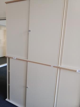 BENE Aktenschrank, 6 Ordnerhöhen, 2teilig, bestehend aus Ober- und Unterschrank, Maße gesamt ca. B 120 x T 44 x H 226 cm BENE Aktenschrank, 6 Ordnerhöhen, 2teilig, bestehend aus Ober- und Unterschrank, Maße gesamt ca. B 120 x T 44 x H 226 cm