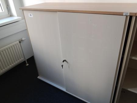 BENE Aktenschrank, 3 Ordnerhöhen, Maße B 120 x T 44 x H 113 cm BENE Aktenschrank, 3 Ordnerhöhen, Maße B 120 x T 44 x H 113 cm
