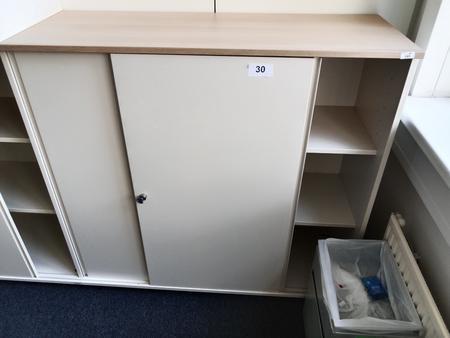 BENE Aktenschrank, 3 Ordnerhöhen, Maße B 120 x T 44 x H 113 cm BENE Aktenschrank, 3 Ordnerhöhen, Maße B 120 x T 44 x H 113 cm