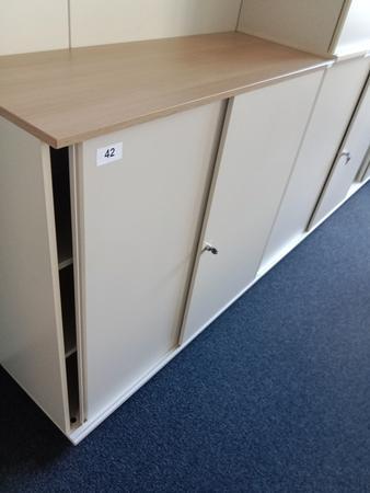 BENE Aktenschrank, 3 Ordnerhöhen, Maße B 120 x T 44 x H 113 cm BENE Aktenschrank, 3 Ordnerhöhen, Maße B 120 x T 44 x H 113 cm