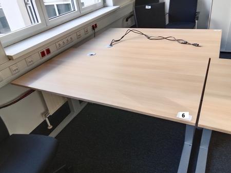 Schreibtisch, Maße L 140 x B 80 cm Schreibtisch, Maße L 140 x B 80 cm