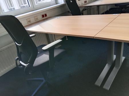 Schreibtisch, Maße L 140 x B 80 cm Schreibtisch, Maße L 140 x B 80 cm