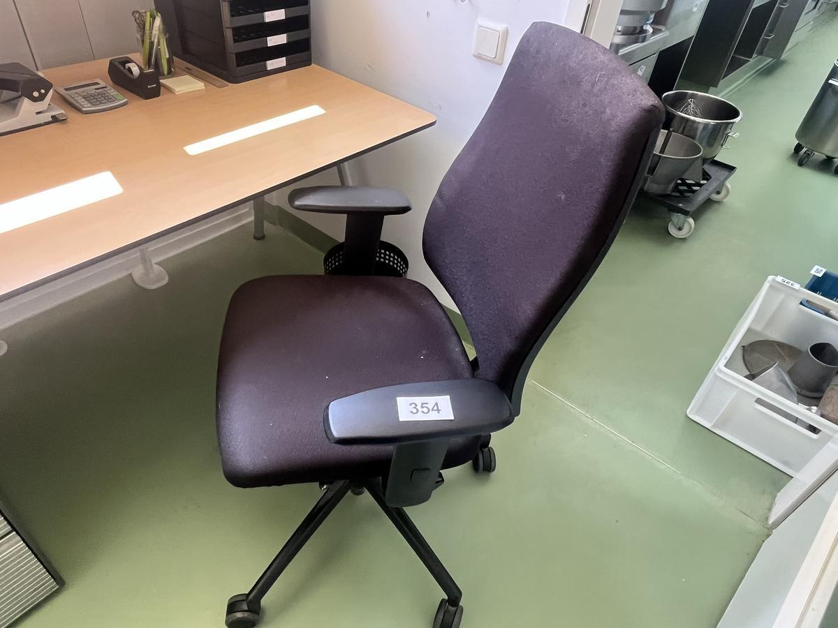 B&uuml;rodrehstuhl mit Armlehne