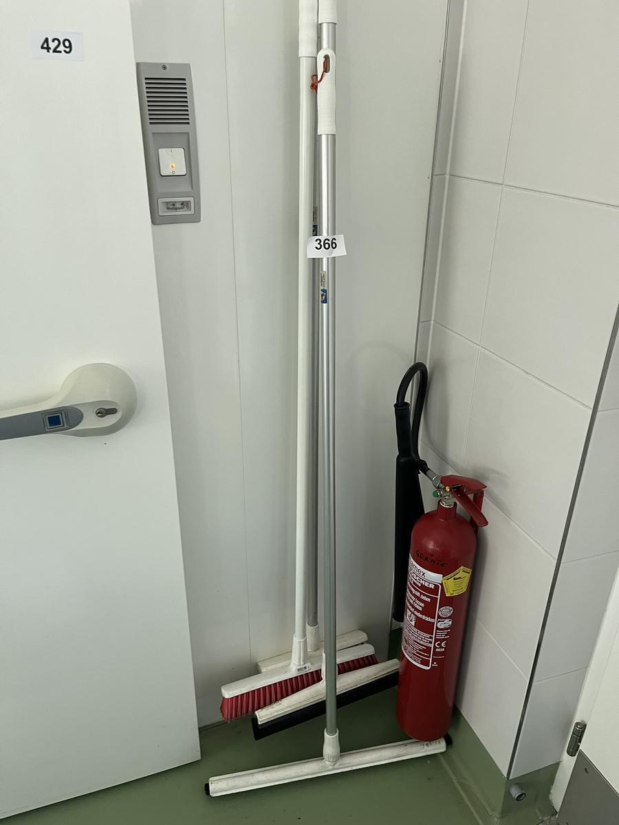 Posten Putzbehelfe K&uuml;chenabzieher usw.
