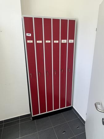 6 teiliger Umkleideschrank  mit Schl�ssel ca. 91/50/195 cm