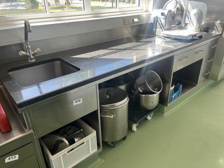 Edelstahl Arbeitsmodul mit Sp�lbecken und 5 Laden Patisserie ca.3400/800/900 mm mit Kunststoffarbeitsplatte