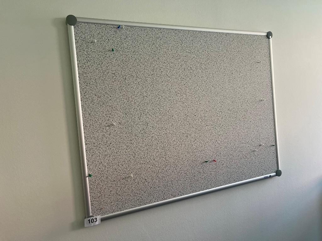 Whiteboard ca. 120 x 90 cm