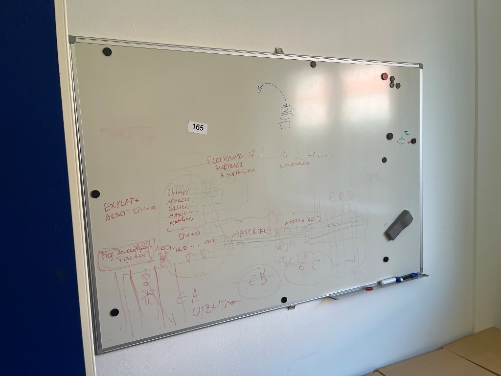 Whiteboard ca. 150 x 100 cm