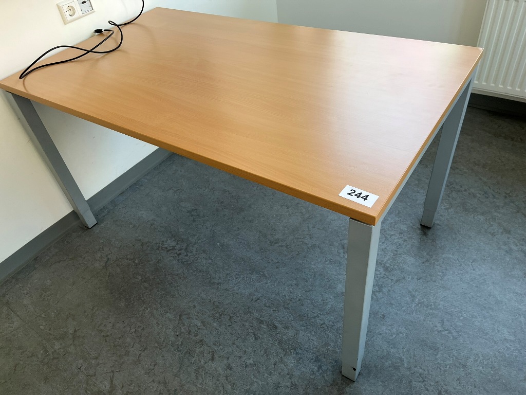 BENE Schreibtisch ca. 160 x 80 cm?d=2026-09-09 13:42:06