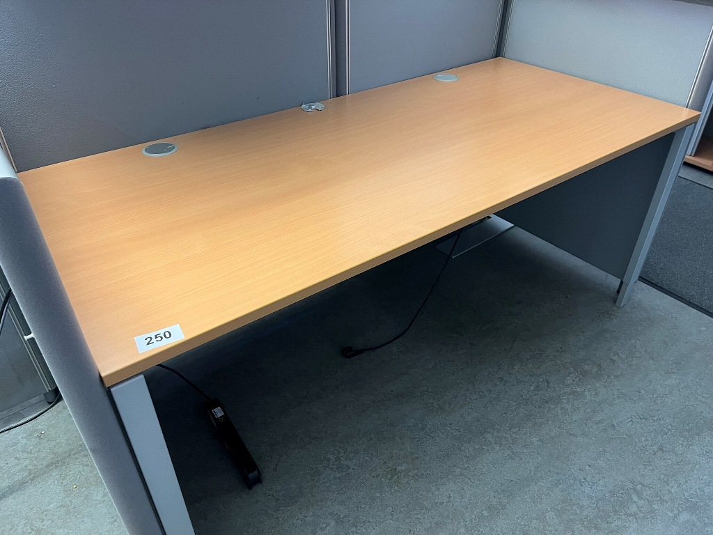 BENE Schreibtisch ca. 180 x 80 cm