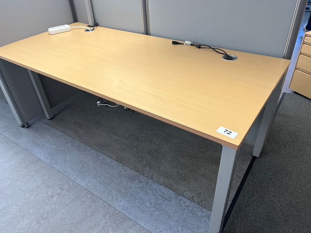 BENE Schreibtisch ca. 180 x 80 cm?d=2026-09-09 13:11:19