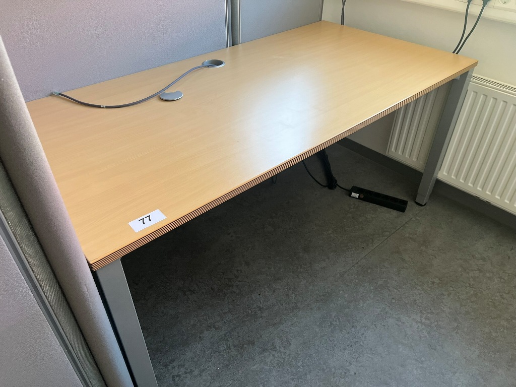 BENE Schreibtisch ca. 160 x 80 cm?d=2026-09-09 13:11:17