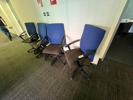 4 Stk. Bürodrehstühle SATO mit starken Gebrauchsspuren 4 Stk. Bürodrehstühle SATO mit starken Gebrauchsspuren