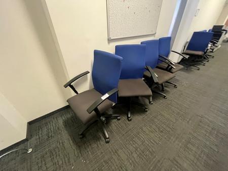 4 Stk. Bürodrehstühle SATO mit starken Gebrauchsspuren 4 Stk. Bürodrehstühle SATO mit starken Gebrauchsspuren
