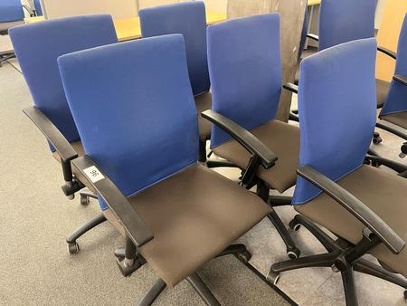 5 Stk. Bürodrehstühle SATO mit starken Gebrauchsspuren 5 Stk. Bürodrehstühle SATO mit starken Gebrauchsspuren