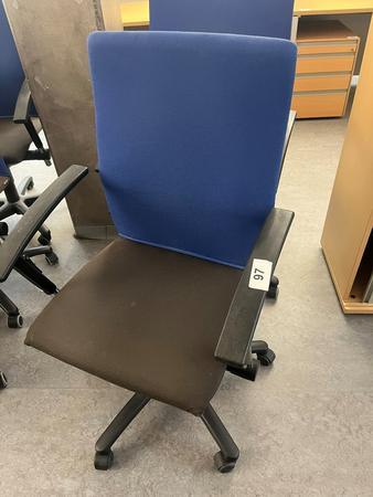 3 Stk. Bürodrehstühle SATO mit starken Gebrauchsspuren 3 Stk. Bürodrehstühle SATO mit starken Gebrauchsspuren