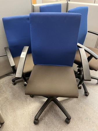 4 Stk. Bürodrehstühle SATO mit starken Gebrauchsspuren 4 Stk. Bürodrehstühle SATO mit starken Gebrauchsspuren