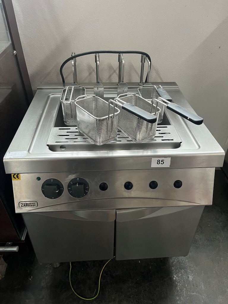 Zanussi Nudelkocher mit 4 Eins&auml;tzen ca. 80 x 75 x 110 cm