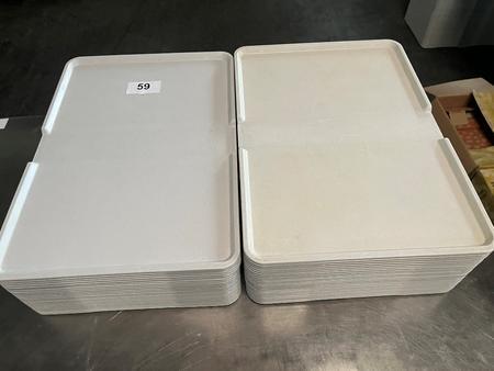 ca. 45 Stk. Tabletts aus Kunststoff, Ma�e: 37 x 53 cm
