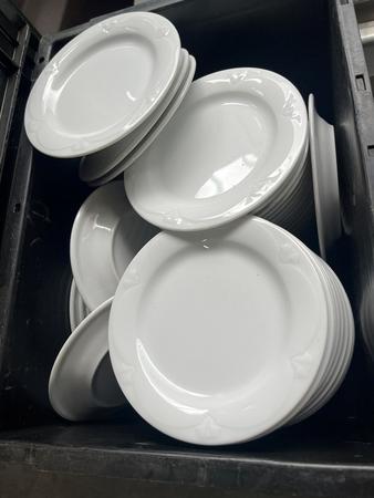ca. 200 Stk. Brot- bzw. Cocktailteller 16 cm mit Box