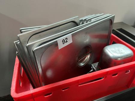 22teiliges GN-Deckelset gemischt und GN-Sieb usw.
