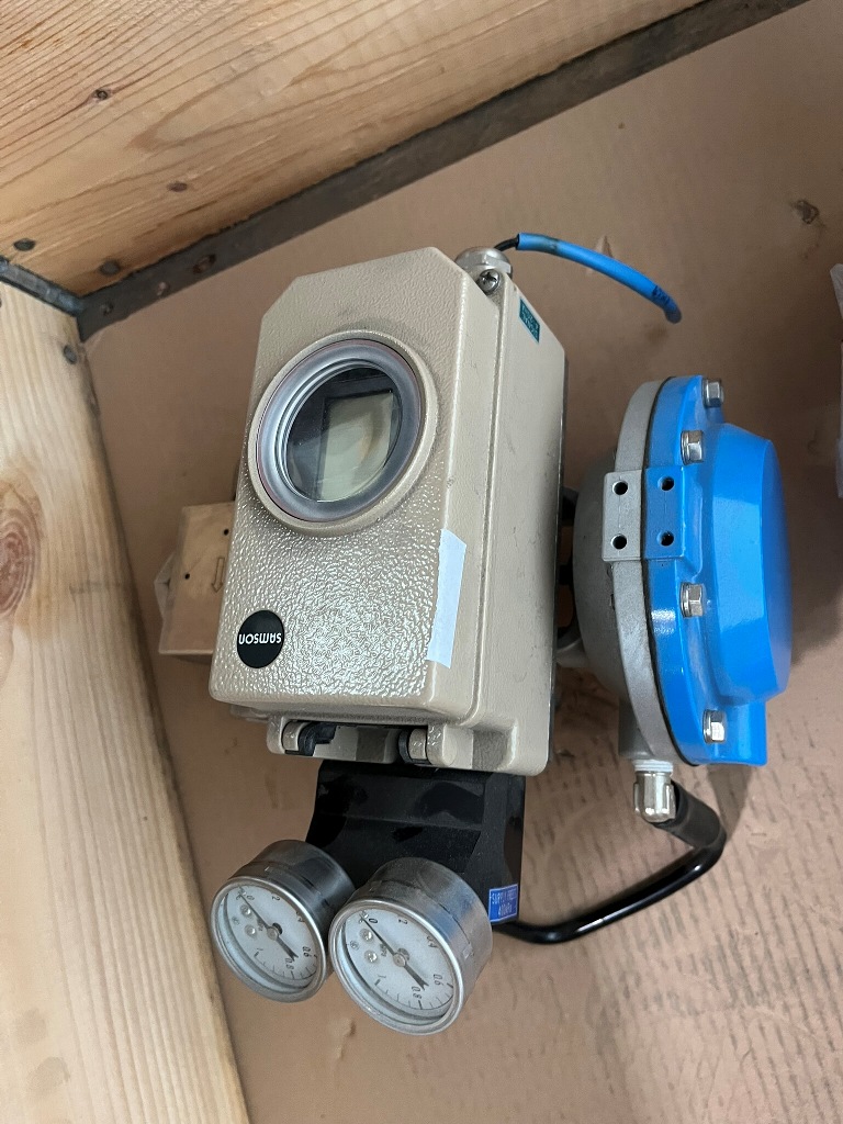Samson 3730-2  digitaler Stellungsregler mit Minucon Ventil von FUJIKIN