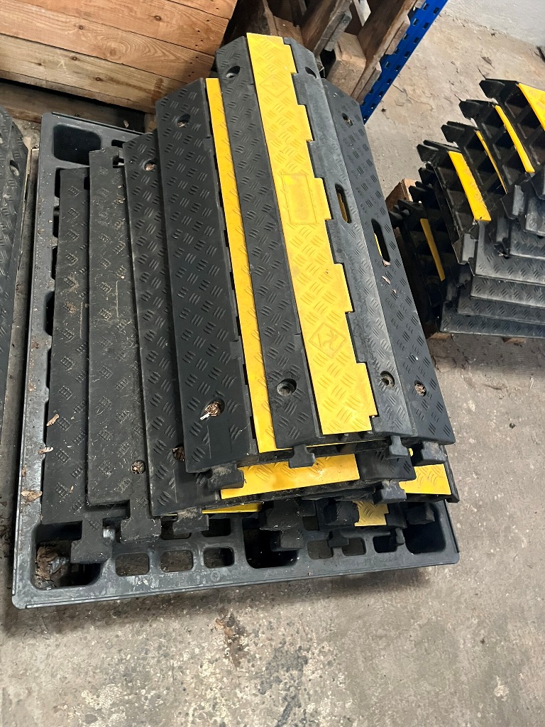 5 Paletten ca. 80 lfm Kunststoff-Kabelbr&uuml;cken