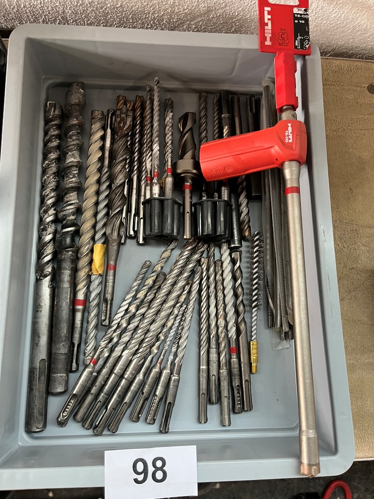 Kassette mit div. Hilti-Bohrern
