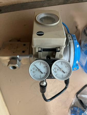 Samson 3730-2  digitaler Stellungsregler mit Minucon Ventil von FUJIKIN