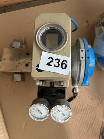 Samson 3730-2  digitaler Stellungsregler mit Minucon Ventil von FUJIKIN