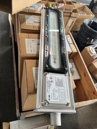 ca. 6 Stk. Eaton Leuchten 30 W-MLLA2 - UNV 1- S 891