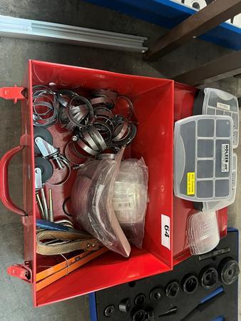 Gro�posten Werkzeugboxen und ca. 50 Stk. Caver f�r Schutzhelme