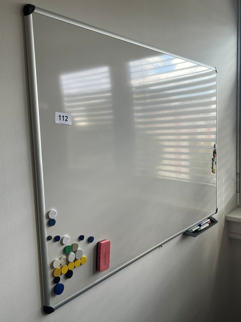 Whiteboard ca. 150 x 100 cm?d=2026-09-23 14:43:53