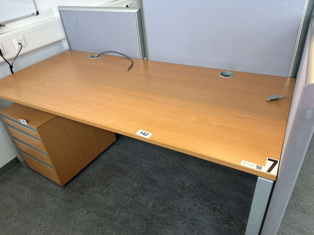 Hali Schreibtisch, ca. 180 x 80 cm?d=2026-09-23 14:44:04