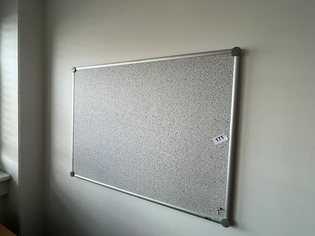 Pinnwand ca. 120 x 90 cm
