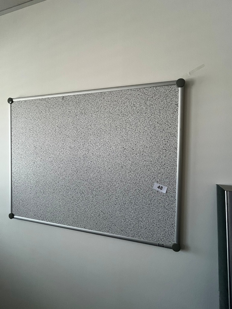 Pinnwand ca. 120 x 90 cm