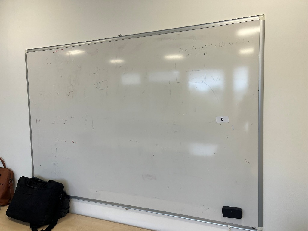 Whiteboard ca. 180 x 120 cm
