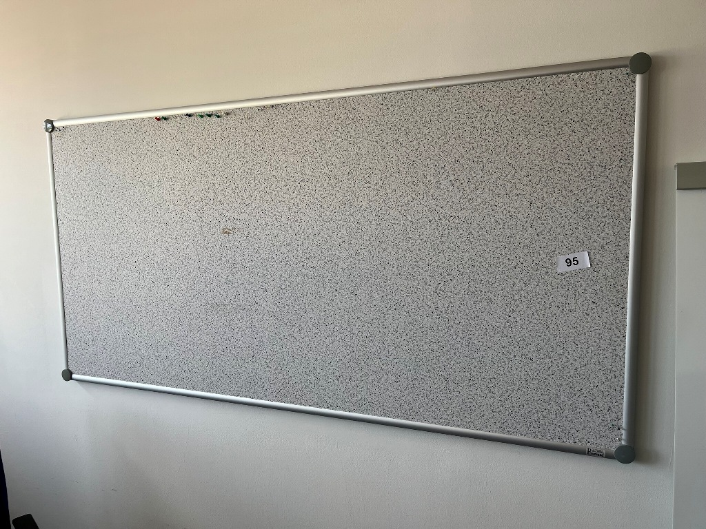 Pinnwand ca. 180 x 90 cm