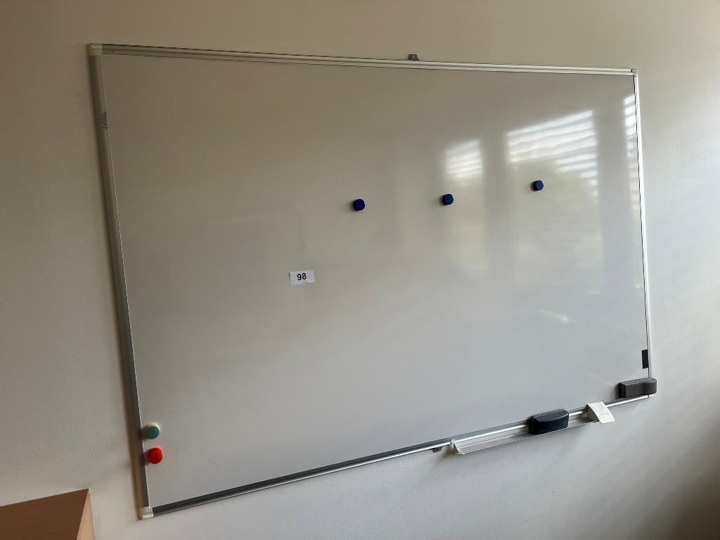Whiteboard ca. 180 x 120 cm?d=2026-09-23 14:43:52