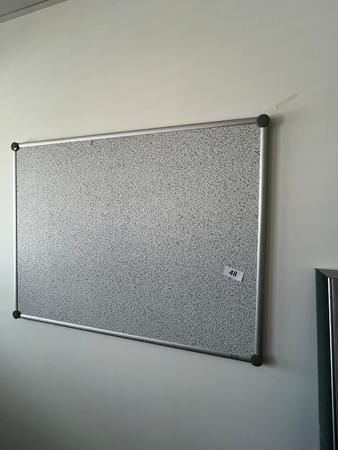 Pinnwand ca. 120 x 90 cm