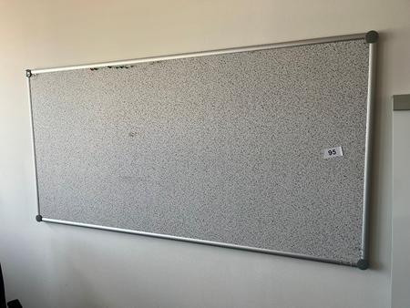 Pinnwand ca. 180 x 90 cm