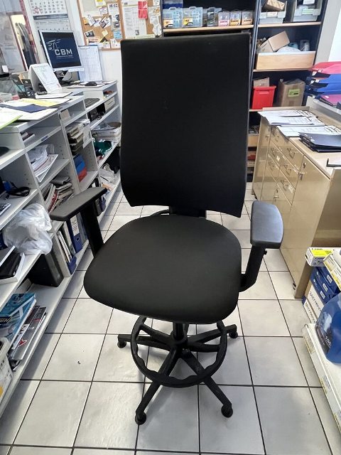 B&uuml;rodrehstuhl-Hochsitzer?d=2026-10-22 15:55:18