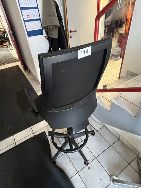 B&uuml;rodrehstuhl-Hochsitzer?d=2026-10-22 15:55:15