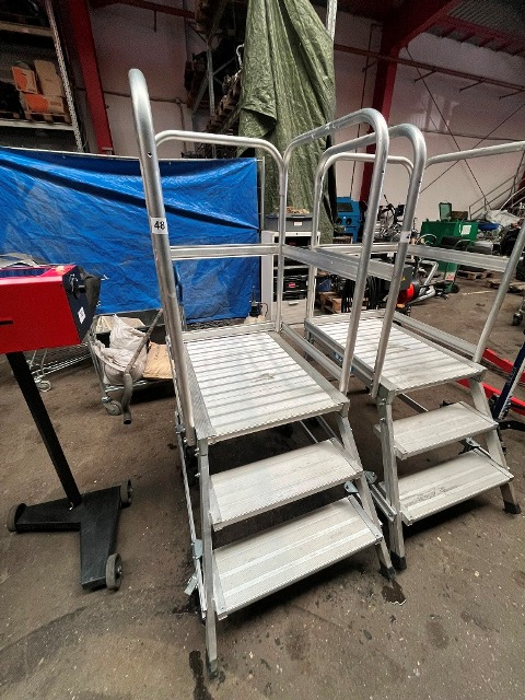 Zarges mobile Leiter mit Plateau